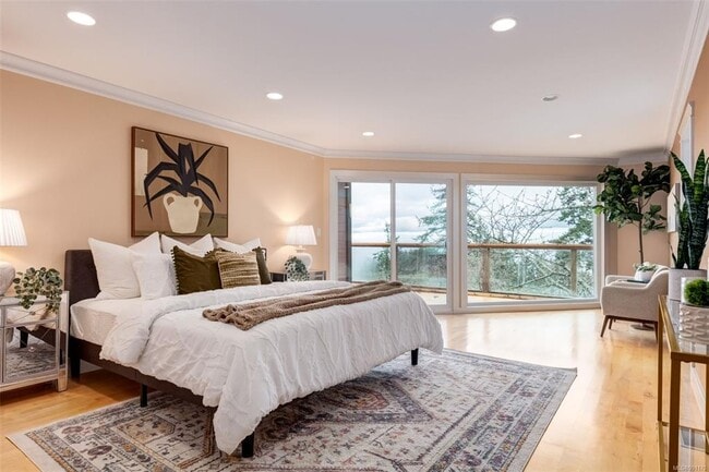 property at 3574 Oakridge Dr