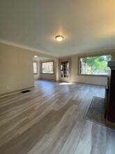 5209 SE Hawthorne Blvd in Portland, OR - Building Photo - Building Photo