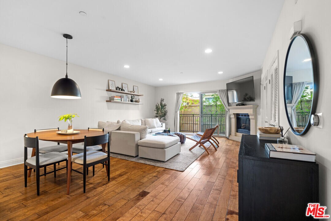 8238 W Manchester Ave in Los Angeles, CA - Building Photo