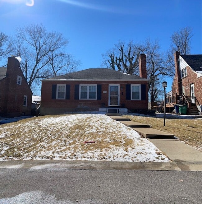 property at 2915 Greentop Ct