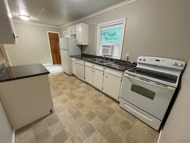 109 Lansdale Rd in East Syracuse, NY - Building Photo - Building Photo
