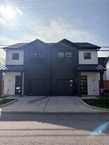 2105 Esther Dr in Houston, TX - Building Photo