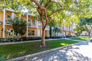 320 SW 14th Ave in Fort Lauderdale, FL - Foto de edificio - Building Photo