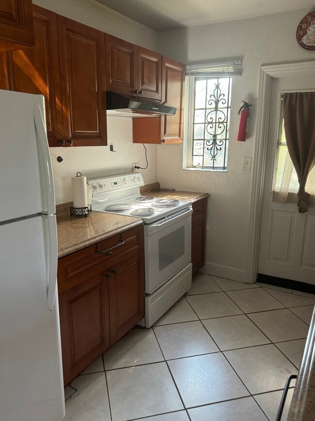 250 NW 102nd St, Unit Beautiful Home in Miami, FL - Building Photo - Building Photo