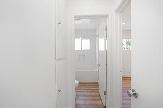 951 N Curson Ave in West Hollywood, CA - Building Photo - Building Photo
