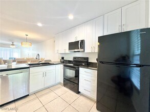 1895 Courtyard Way in Naples, FL - Building Photo - Building Photo
