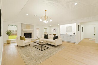 3351 S Sutton Square in Stafford, TX - Building Photo - Building Photo