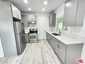 11618 Balboa Blvd in San Fernando, CA - Building Photo - Building Photo