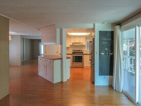 11632 Blue Heron Ln NE in Aurora, OR - Building Photo