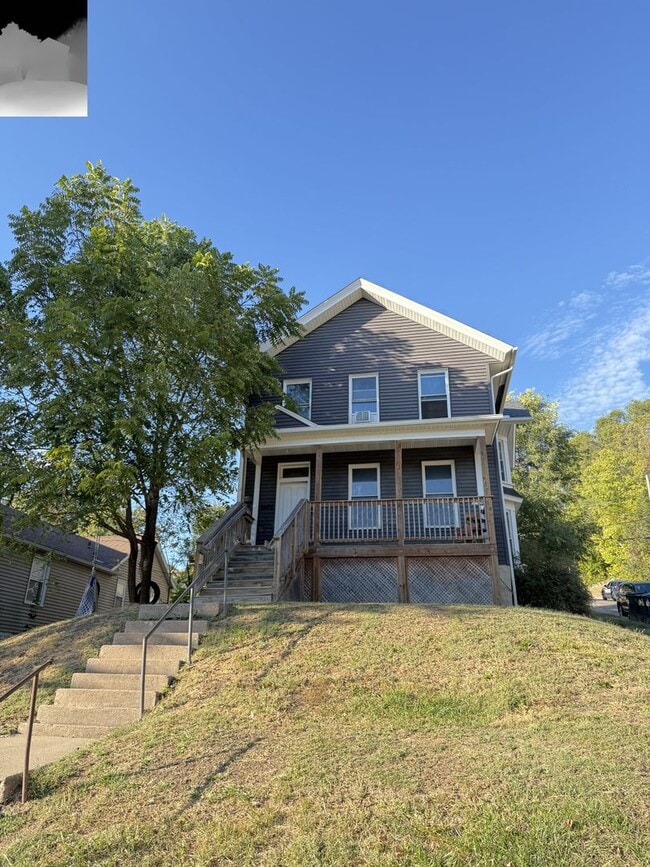 property at 1402 W 9th St