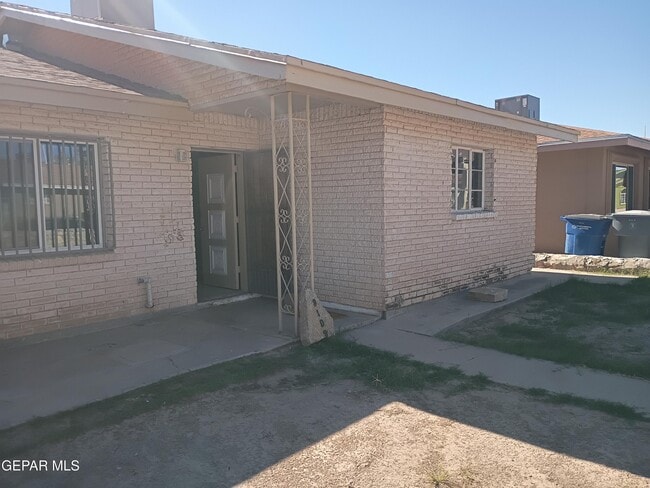 property at 8108 La Paloma Cir