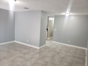 9406 N Mulberry St in Tampa, FL - Building Photo - Building Photo