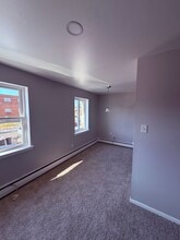 729 Solly Ave, Unit 1st Floor in Philadelphia, PA - Foto de edificio - Building Photo