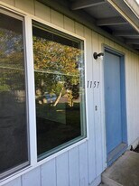 1157 Picture St in Independence, OR - Building Photo