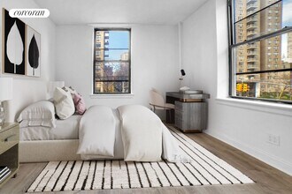500 E 73rd St in New York, NY - Building Photo - Building Photo