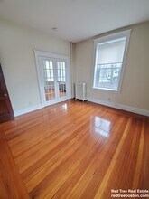 31 Herrick Rd, Unit 1 in Newton, MA - Foto de edificio - Building Photo