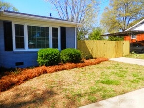 2526 Westgrove Dr in Charlotte, NC - Building Photo - Building Photo