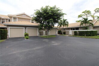 306 Emerald Bay Cir in Naples, FL - Foto de edificio - Building Photo