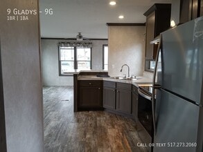 9 Gladys in Flat Rock, MI - Foto de edificio - Building Photo