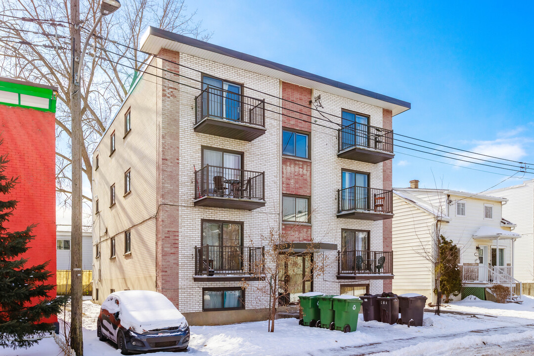 114 Du Moulin Av in Lachine, QC - Building Photo