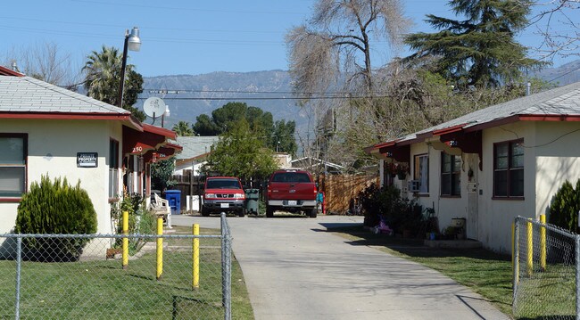 250 E 11th St in San Bernardino, CA - Foto de edificio - Building Photo