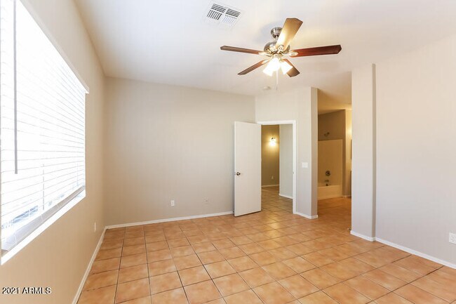 7102 W Hess Ave in Phoenix, AZ - Building Photo - Building Photo