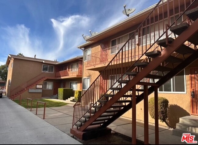 property at 6208 S Victoria Ave