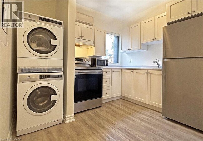 property at 76 Wentworth St S