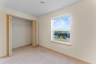 2872 Pleasant View Rd, Unit Unit 101 in Middleton, WI - Foto de edificio - Building Photo