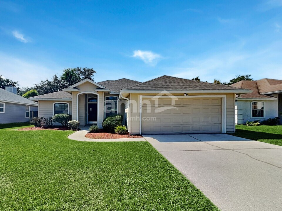 3741 Woodbriar Dr in Orange Park, FL - Foto de edificio