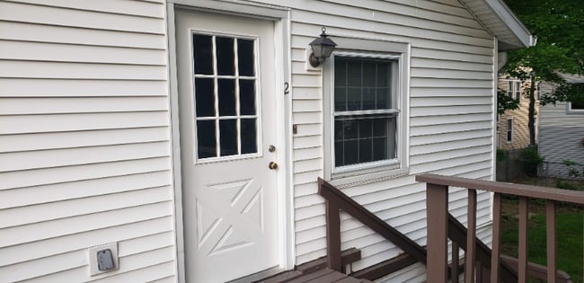 property at 15 1/2 Janet St