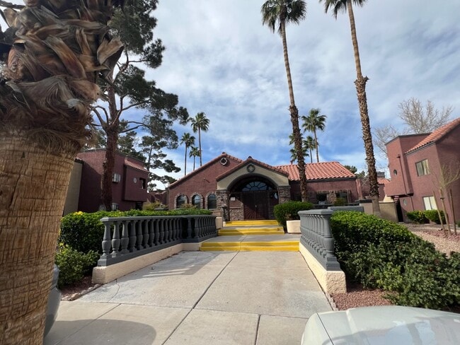 4050 Pacific Harbors Dr, Unit 145 in Las Vegas, NV - Building Photo - Building Photo