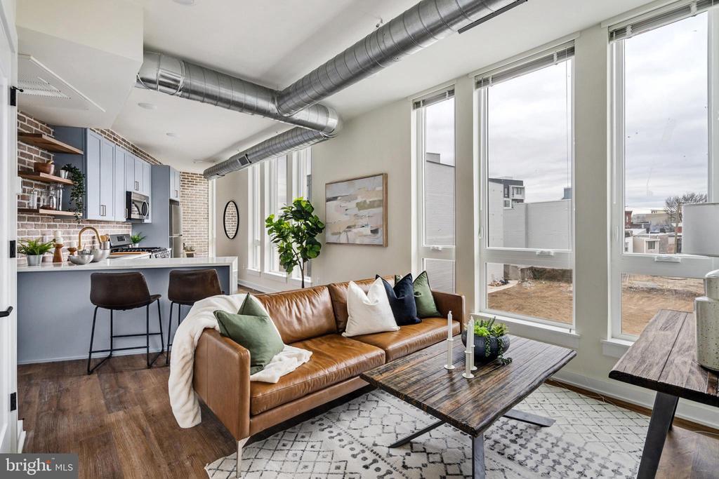 2401 Frankford Ave in Philadelphia, PA - Building Photo