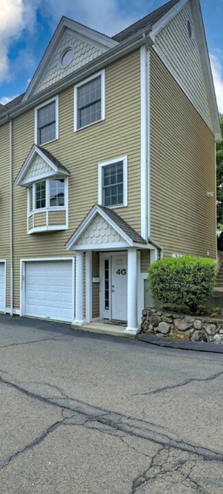 16 Hillside Pl, Unit #G4 in Norwalk, CT - Building Photo