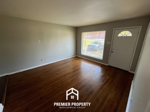 242 Sullivan Dr in Memphis, TN - Building Photo - Building Photo