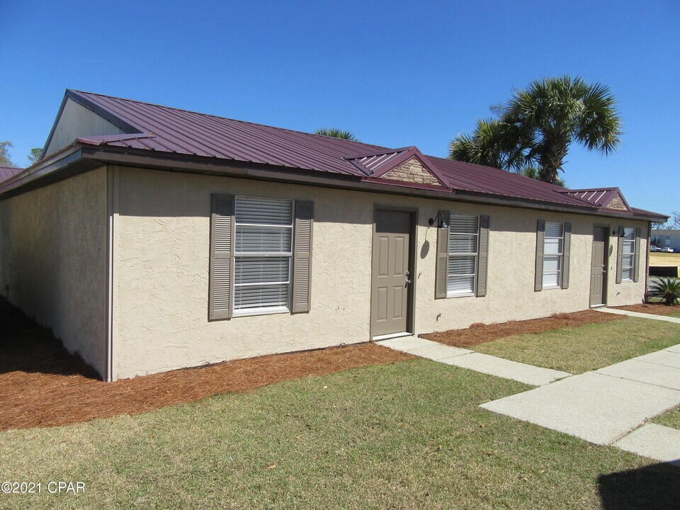 1418 New York Ave in Lynn Haven, FL - Building Photo