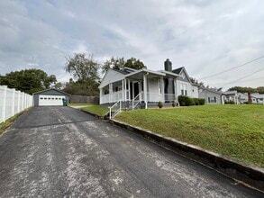 2459 Bradley St in Bristol, VA - Foto de edificio - Building Photo