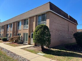 431 Brandywine Ct in Warminster, PA - Building Photo