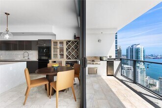 1451 Brickell Ave, Unit 4002 in Miami, FL - Building Photo - Building Photo