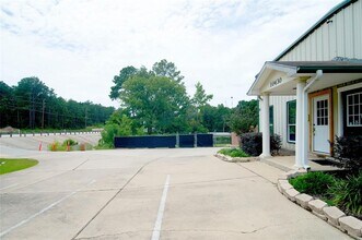 10430 FM 1097 in Willis, TX - Building Photo - Building Photo