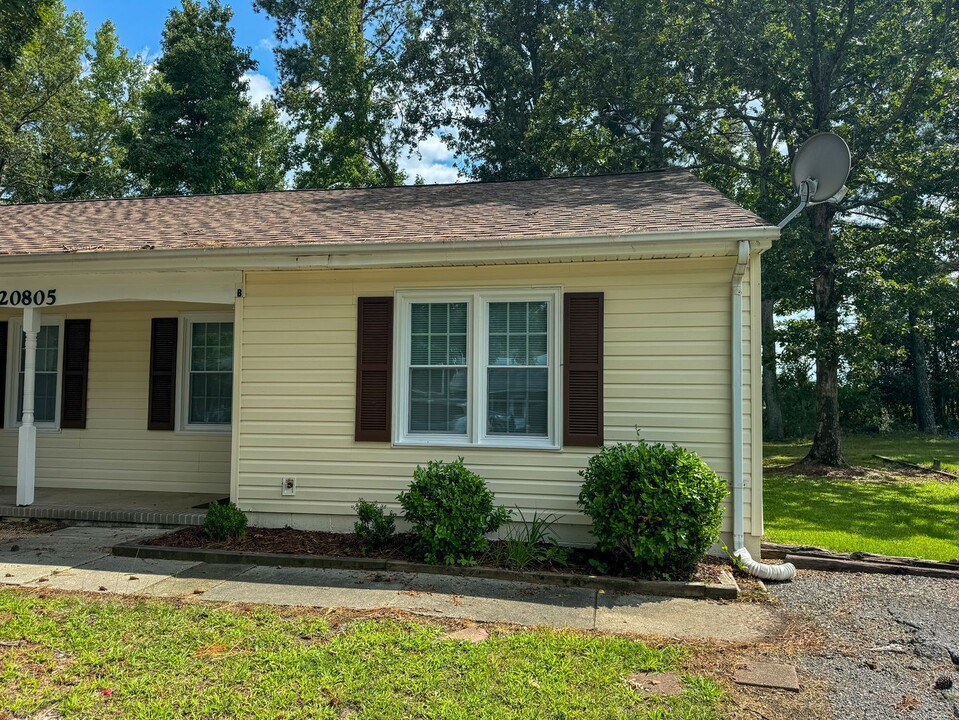 20805 Shaker Dr in Petersburg, VA - Building Photo