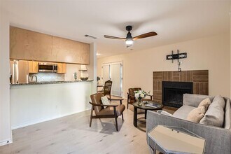 6700 Cooper Ln, Unit 14 in Austin, TX - Building Photo - Building Photo