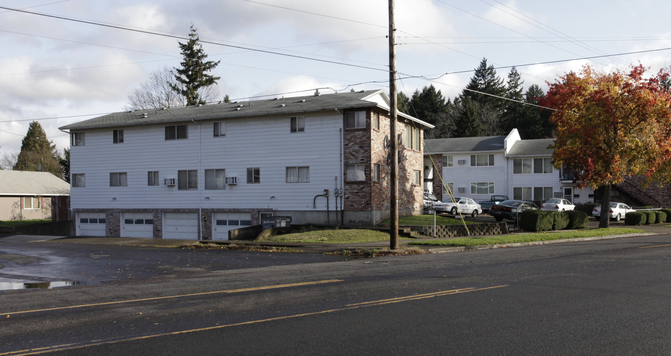 Carroll's Castle in Portland, OR - Foto de edificio