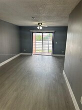 862 NE 209th St in North Miami Beach, FL - Building Photo - Building Photo