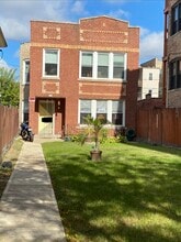 3310 W Division St, Unit Casa Bella in Chicago, IL - Building Photo - Building Photo