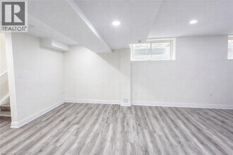 592 Blair Creek Dr in Kitchener, ON - Building Photo - Building Photo