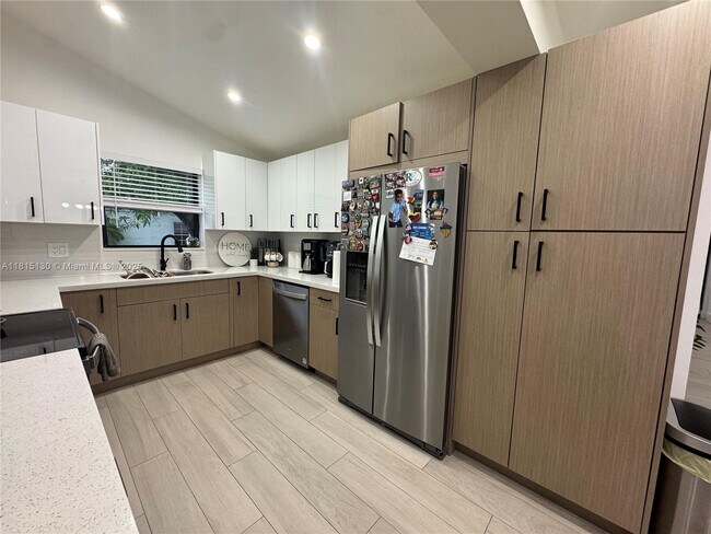 property at 1711 SW 16th St
