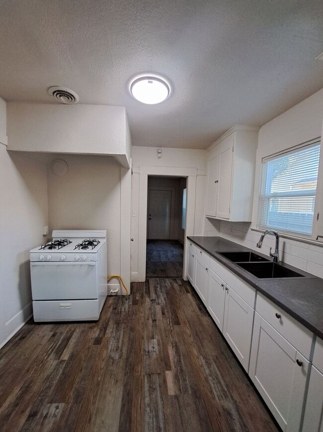 956-958 N Farris Ave in Fresno, CA - Building Photo - Building Photo