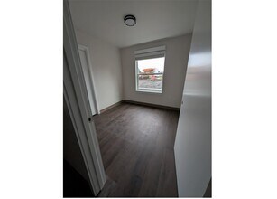 900 N Oak Harbor St in Oak Harbor, WA - Building Photo - Building Photo