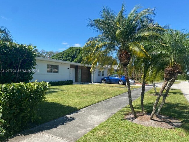 2040 NE 197th Terrace in Miami, FL - Building Photo - Building Photo